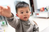 Nghiên cứu của Harvard về CHỈ SỐ THÔNG MINH khiến cha mẹ ngã ngửa: Chúng ta đang khiến con "ngốc dần" mà không biết!