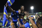 Bí ẩn đội tuyển nhỏ nhất World Cup: Cầu thủ tập chân trần, đi xe buýt cà tàng, HLV già nhất lịch sử