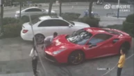 Chiếc Ferrari 14 tỷ đồng bị 4 đứa trẻ leo lên làm "cầu trượt", phụ huynh đề nghị bồi thường 20 triệu, chủ xe: "Hãy đền đúng phí sửa chữa"
