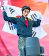 Nhóm tân binh hot nhất Hàn Quốc "đốt cháy" show cổ động, năng lượng quá hợp không khí World Cup!