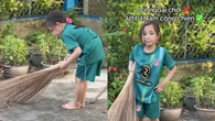 Clip "khối nghỉ hè mà không nghỉ ngơi" chăm chỉ quét sân khiến dân mạng tan chảy