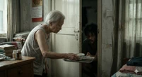 Một kiểu ăn bám cha mẹ đang len lỏi vào nhiều gia đình, bố mẹ mệt mỏi nhưng tặc lưỡi: Thôi, con không gây sự là được!