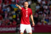 Christian Eriksen đang ở bên gia đình và sắp xuất viện sau sự cố gục ngã trên sân, bác sĩ tiết lộ tình trạng mới nhất