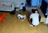 Quý tử nghịch ngợm làm đổ quạt nhưng chưa có pha "bào chữa" khiến bố không sao mà mắng mỏ nổi