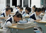 Nam sinh điểm cao vẫn trượt đại học, bạn điểm thấp hơn lại đỗ, nhà trường thông báo: "Không tìm thấy hồ sơ của em"