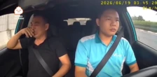 Đoạn clip trên chuyến xe trĩu nặng: Đàn ông có thể gồng gánh cả thế giới vì gia đình nhưng sẽ khóc đến cạn kiệt trước nỗi đau mất con