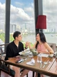 Midu mặc váy rộng thùng thình bên chồng thiếu gia, thay đổi 1 thứ giống mẹ bỉm