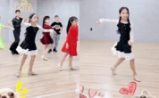 "Mợ chảnh" nhà Khánh Thi - Phan Hiển nhảy samba cực thần thái, chỉ tiếc cô bé không muốn kế nghiệp dancesport của bố mẹ