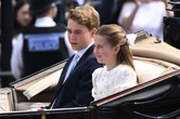 Ba con nhà Vương phi Kate lại "cướp sóng" Trooping the Colour: Louis vẫy tay phấn khích, George xuất hiện với diện mạo mới