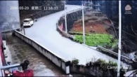 Lắp camera giá rẻ, chủ nhà sững người với cảnh tượng khi xem video được ghi lại