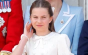 Công chúa Charlotte "gánh team" tại lễ Trooping the Colour, fan hoàng gia trầm trồ: "Khí chất như Diana tái thế"
