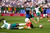 Bùng nổ tranh cãi World Cup 2026: Mbappe bị "đốn ngã" trong vòng cấm nhưng Pháp không có phạt đền, còn bị vu "cố tình va chạm"