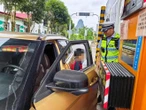 Lái ô tô trên đường cao tốc suốt 6 tiếng, khi bị phát hiện, cậu bé 12 tuổi đưa ra câu trả lời chấn động