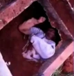 Đi thăm mộ người thân, người phụ nữ hoảng loạn khi thấy một cánh tay thò lên vẫy