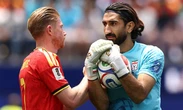 Thủ môn giữ kỷ lục Guinness cứu thua khó tin, Iran hòa Bỉ 0-0