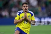 Ghi siêu phẩm sấm sét xé lưới quê cha, sao trẻ World Cup 2026 từ chối ăn mừng, còn quỳ gối vái lạy xin lỗi khiến người hâm mộ xúc động