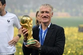 HLV Pháp nổi đóa: "Tôi chắc phải ngu ngốc lắm mới xếp Mbappe đá tiền đạo cắm!"