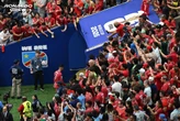 Ronaldo cay đắng rời sân trong tiếng hô vang "Messi", bị chế thành meme khắp MXH sau trận đấu "tịt ngòi"