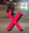 Nam du khách nước ngoài buông hai tay lái xe máy ở Đà Nẵng bị xử lý
