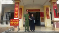 Cô gái SN 2002 mang 33 triệu đồng tiền mặt đến cửa hàng điện thoại để chuyển khoản: Công an lập tức có mặt làm rõ