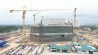 Hàng trăm kỹ sư, công nhân cùng nhiều thiết bị hiện đại tăng tốc triển khai trung tâm thương mại Aeon Mall quy mô lớn nhất Việt Nam, sẽ đi vào hoạt động trong vài tháng nữa