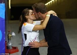 Nàng WAG gây tranh cãi nhất World Cup 2026: Bỏ nghề phóng viên vì yêu HLV tuyển Đức, xuất hiện nhiều đến mức cầu thủ cũng thấy ngại