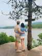 Phản ứng của Lệ Quyên khi bị nói đứng bên bạn trai như cô cháu