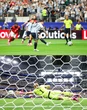 Chùm ảnh: Từ sút hỏng penalty đến bàn thắng thứ 18, Messi đi vào lịch sử World Cup