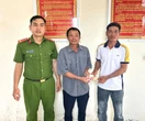 Được công ty chuyển khoản 10 triệu đồng kèm nội dung "thanh toán lương", người đàn ông phải đến công an trình báo