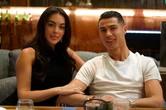 Vợ Messi hay bạn gái Ronaldo mới là "bà hoàng" quyền lực và giàu có nhất?