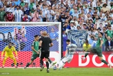 Ngay cả quả bóng World Cup cũng phải "cúi đầu" trước Messi: Cú sút với tốc độ gần 110 km/h gây choáng váng