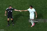 Rời sân vẫn "chỉ tay năm ngón": Mbappe gây sốt vì điều khiển luôn cả trọng tài trong trận Pháp thắng 4-1 Na Uy