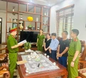Khởi tố nữ chủ xưởng sản xuất hàng loạt đồ ăn vặt "sạch, ngon" giả