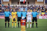 Vụ trọng tài V.League "quên luật" có diễn biến lạ, CLB Hà Nội nộp đơn đòi làm rõ về cầu thủ Việt kiều