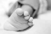 Cha say rượu nằm ngủ đè con gái 28 ngày tuổi tử vong vì ngạt thở