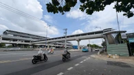 TP HCM: Nam thanh niên "may mắn" sau khi ngã từ cầu bộ hành ga metro