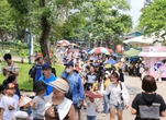 Vườn thú Hà Nội đông nghịt người đến tham quan trong ngày thứ 3 của kỳ nghỉ lễ 30/4 - 1/5