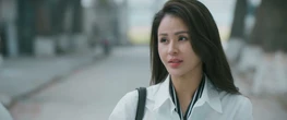Mỹ nhân Việt đang cực viral nhờ vài giây cài cúc áo, mặc đồ kín mít vẫn vòng nào ra vòng nấy