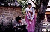 Son Ye Jin 20 tuổi đẹp kinh diễm trong tạo hình kỹ nữ: Thoáng lộ gáy thôi mà khán giả đã xuyến xao