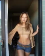 Cặp đôi vàng Gigi - Bella Hadid bất ngờ phát hiện có thêm em gái 23 tuổi, visual thế nào so với các chị?