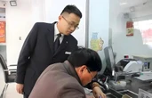 Người đàn ông gửi tiết kiệm hơn 899 triệu đồng, 15 năm sau số dư chỉ còn 7 triệu, ngân hàng khẳng định: “Chúng tôi chỉ làm theo quy định”