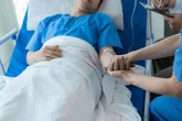 Doanh nhân qua đời để lại 18 tỷ đồng, con trai không có tên trong di chúc kiện đòi thừa kế, toà phán quyết: “Anh chỉ được nhận 40 triệu”