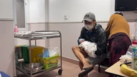 Nam diễn viên 52 tuổi vỡ òa đón con trai đầu lòng với vợ kém 26 tuổi