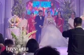 Ảnh hiếm vợ Hồ Văn Cường vàng đeo trĩu cổ lộ diện trong đám cưới ở quê, nhan sắc qua cam thường gây chú ý