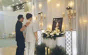 Đám tang mẹ MC Đại Nghĩa: Trường Giang - Nhã Phương và dàn sao đến viếng trong đêm, 1 nữ diễn viên gây xúc động