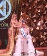 Hoa hậu Thái Lan vừa đăng quang Miss World: Bị Miss Universe tước danh hiệu, "check var" profile lẫn mặt mộc mới sốc