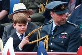 3 đứa trẻ nhà William - Kate gây chú ý khi tham gia sự kiện lớn, Hoàng tử Louis lại "chiếm sóng" vì quá nghịch