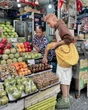 Hành động gây sốc ngay giữa chợ của Sơn Tùng