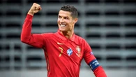 Ngỡ ngàng trước diện mạo của sao bóng đá nếu là nữ: Ronaldo hóa cực phẩm, không thể nhận ra "Messi"