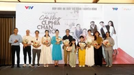 Nam diễn viên vắng mặt ở họp báo vì Covid-19, nữ chính lẻ bóng hút mọi ánh nhìn, được khen càng ngày càng đẹp